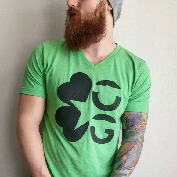 O'Grada Men's Green V-Neck Tee - Picture 2 of 4